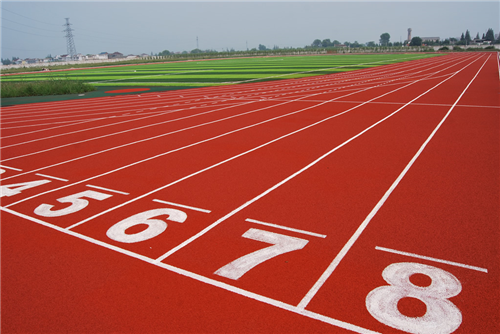 Self-knotted hybrid plastic track in a school in Guangzhou